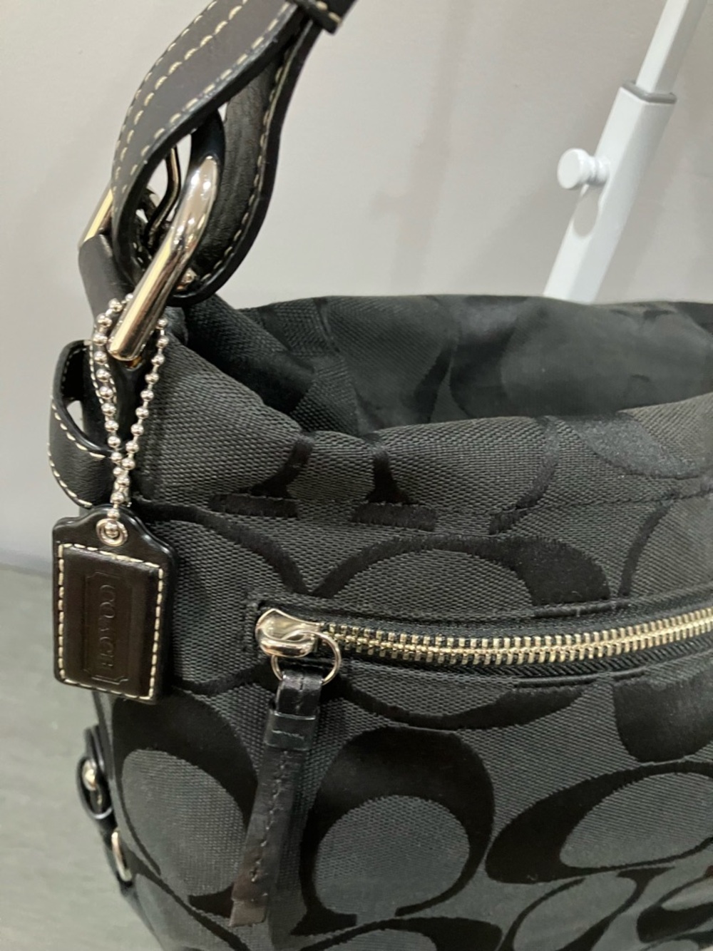 Coach Signature Black Shoulder Bag - Picture 3 of 7